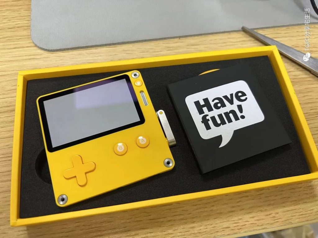 Unboxing and Trying Out the Creative Toy Playdate Handheld Console ...